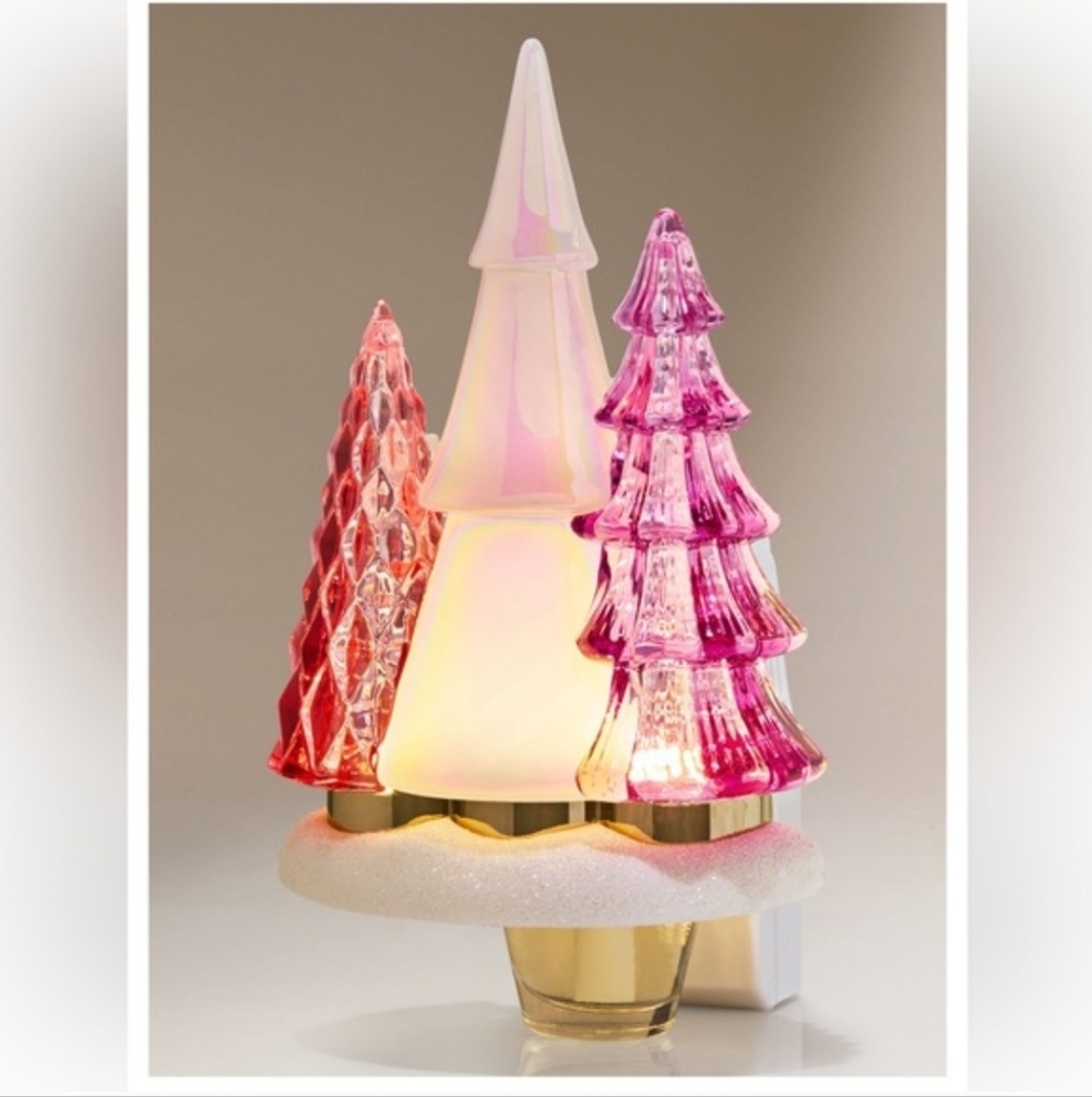 Bath & Body Works Pink and White Holiday Tree Night Light/ Wallflower Plug In✨️